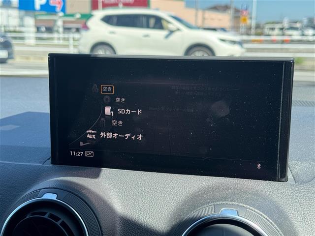 Audi Q2 11