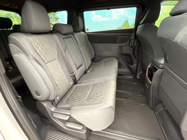 Toyota Alphard 8