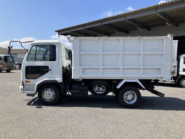 UD Trucks Condor 4