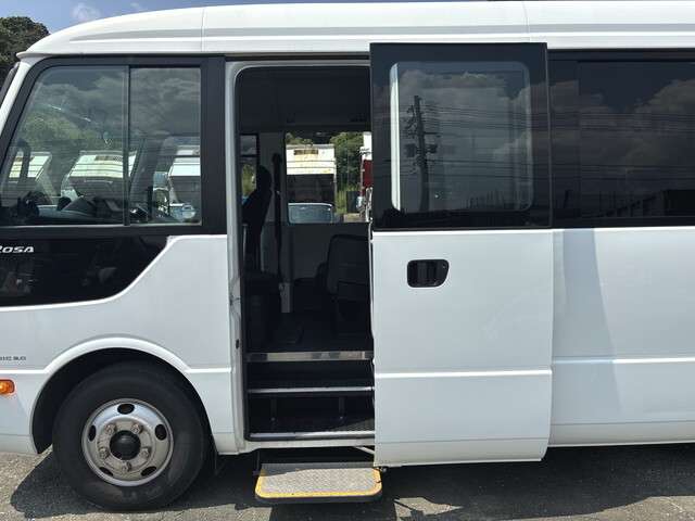 Mitsubishi Fuso Rosa 10