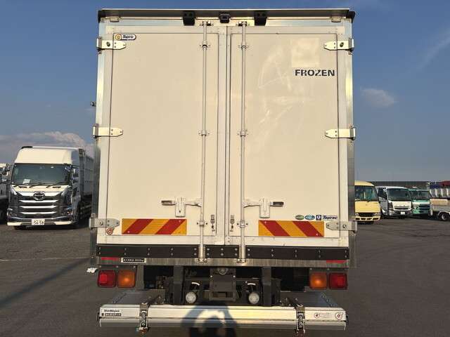 Isuzu Forward 8