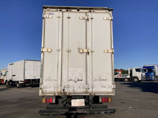 Isuzu Elf 8