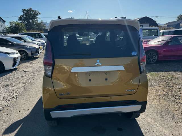 Mitsubishi eK X 9