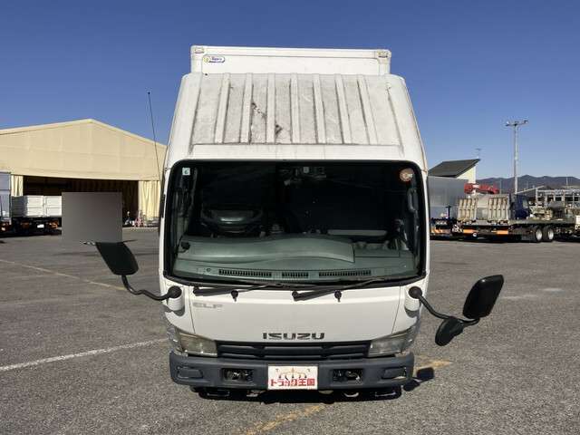 Isuzu Elf 7