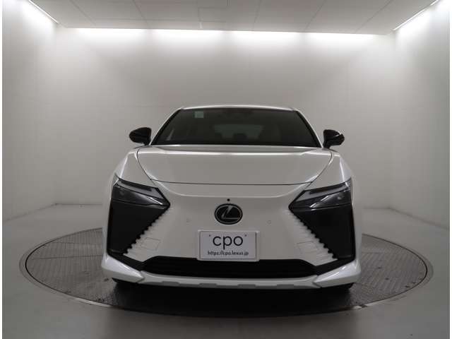Lexus RZ 8