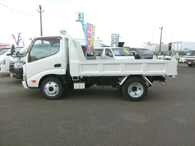 Hino Dutro 3