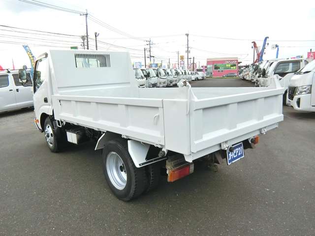 Hino Dutro 4