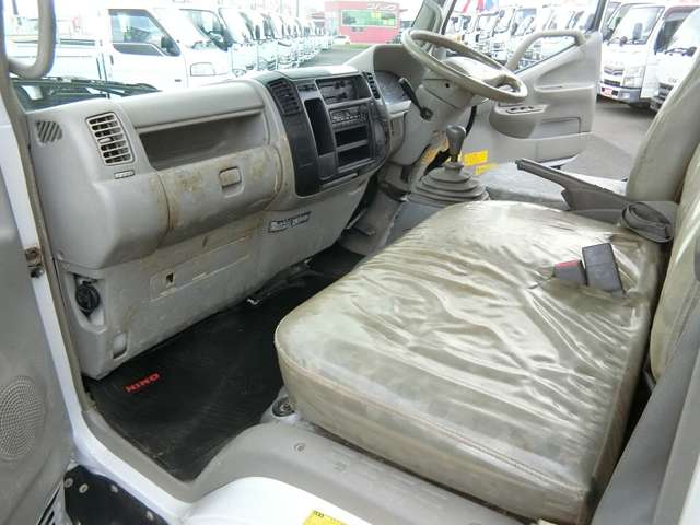 Hino Dutro 9