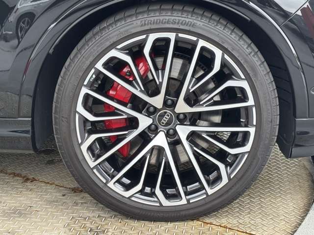 Audi SQ7 12