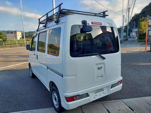 Daihatsu Hijet Cargo 4