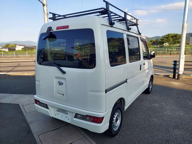 Daihatsu Hijet Cargo 6