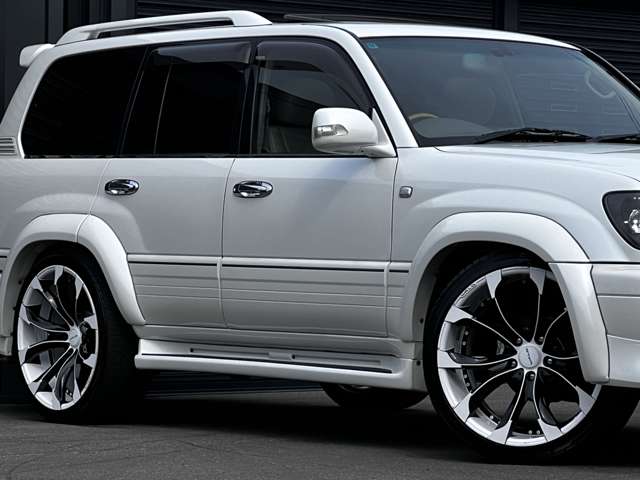 Toyota Land Cruiser Cygnus 11