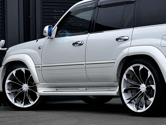 Toyota Land Cruiser Cygnus 12