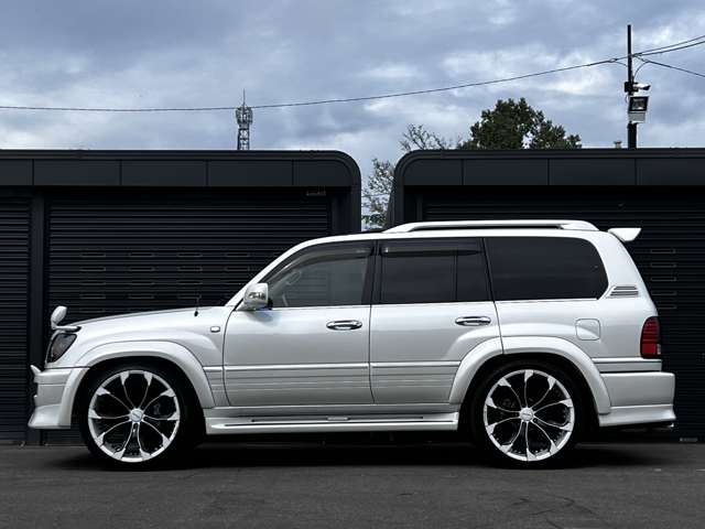 Toyota Land Cruiser Cygnus 4
