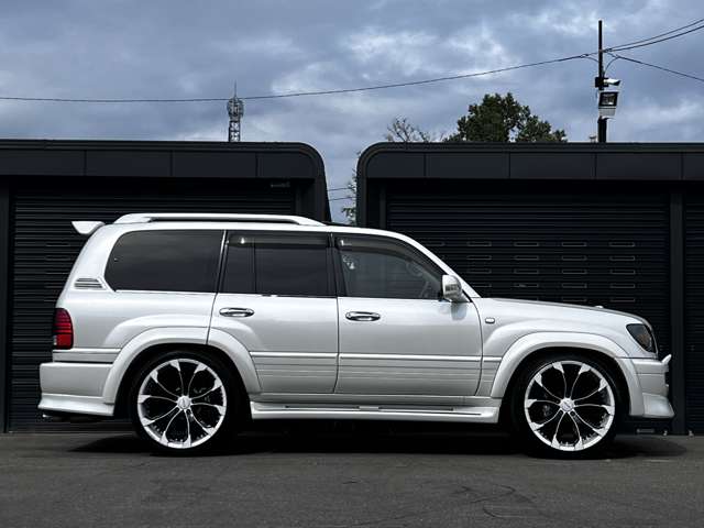 Toyota Land Cruiser Cygnus 8