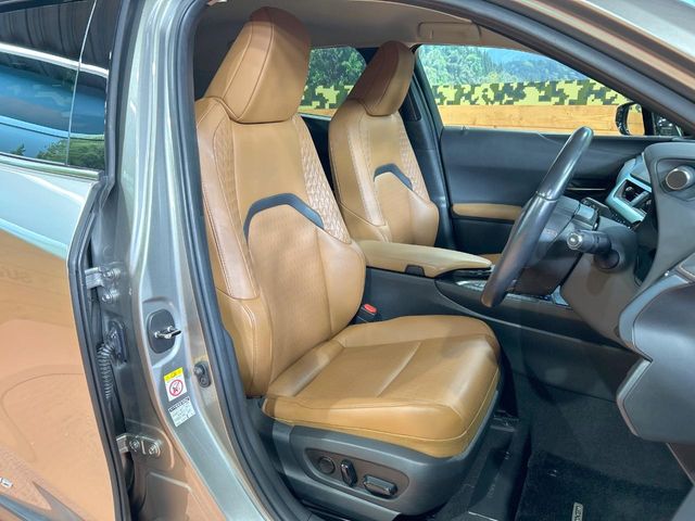 Lexus UX 8