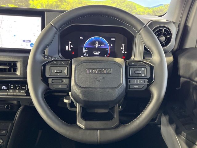 Toyota Land Cruiser FJ 12