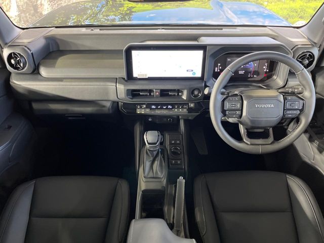 Toyota Land Cruiser FJ 3