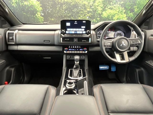 Mitsubishi Triton 2