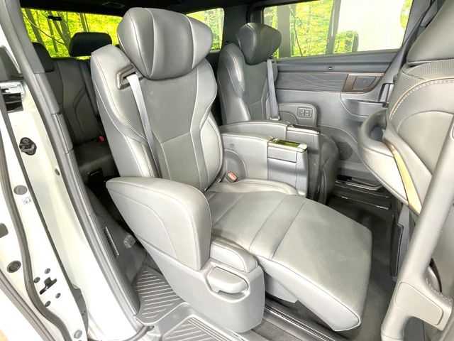 Toyota Alphard 9