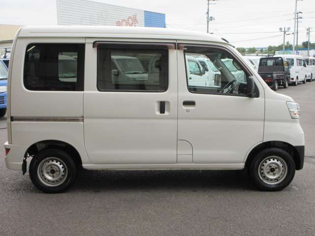 Daihatsu Hijet Cargo 7