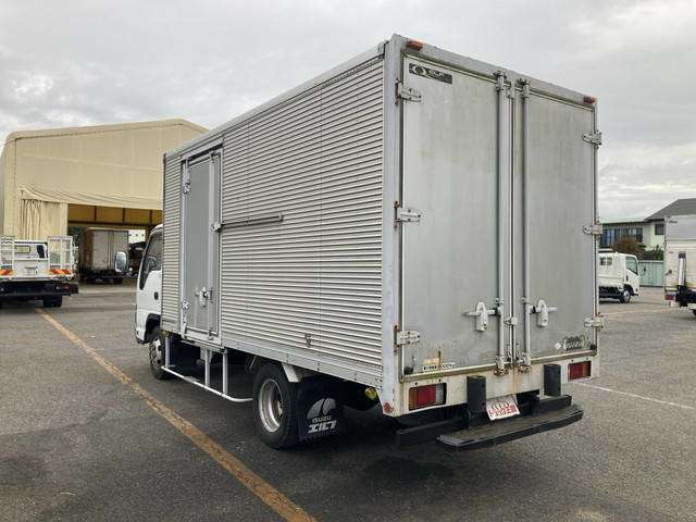 Isuzu Elf 3