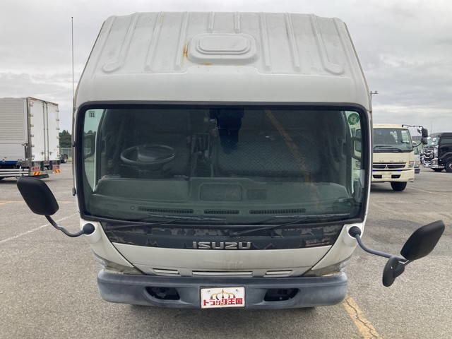 Isuzu Elf 8