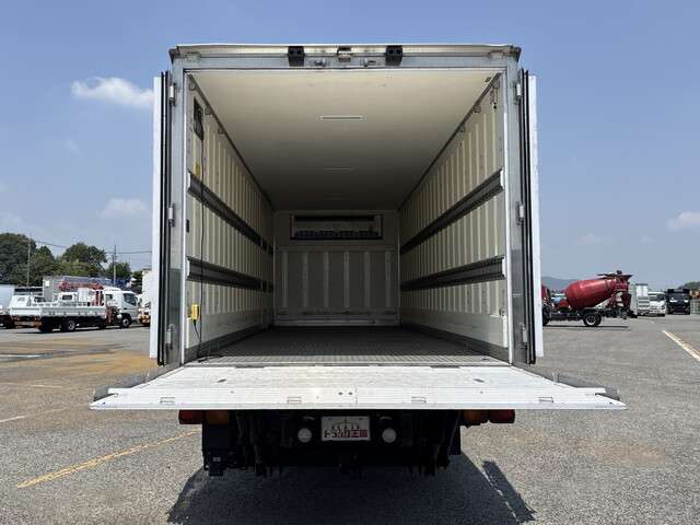 Isuzu Forward 9