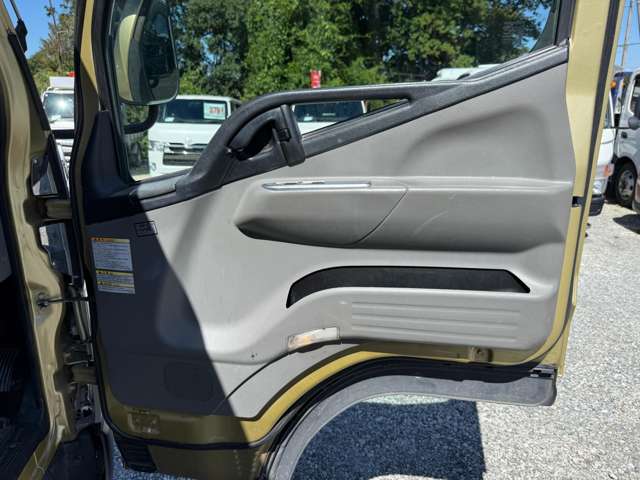 Mitsubishi Fuso Canter 9