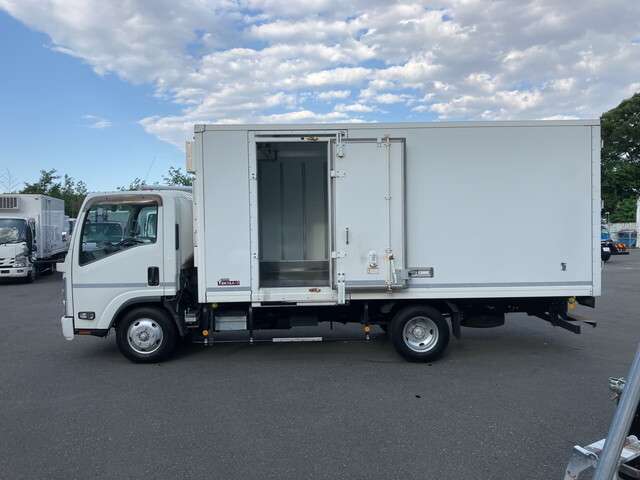 Isuzu Elf 4