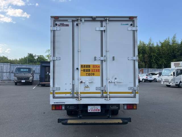 Isuzu Elf 8