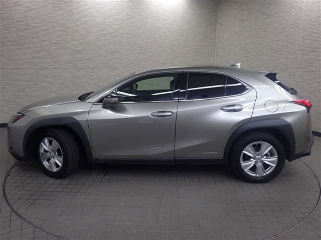 Lexus UX 7