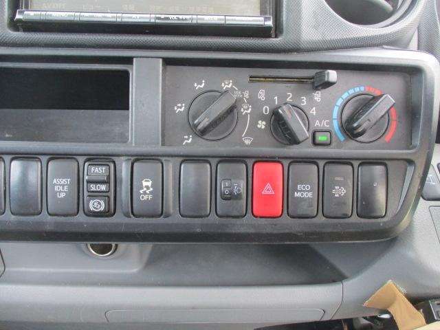 Hino Dutro 9