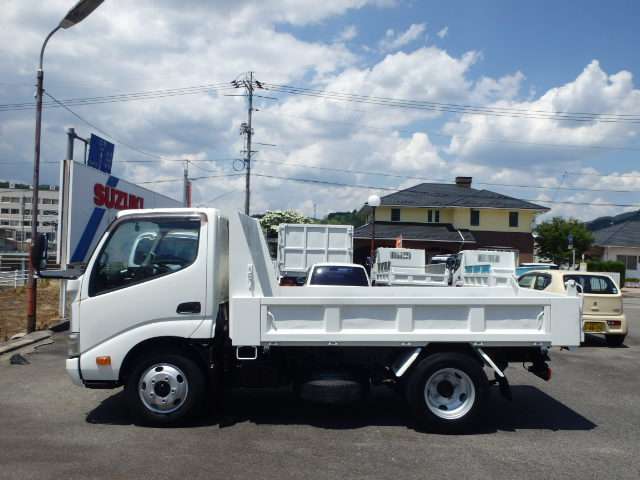 Hino Dutro 12