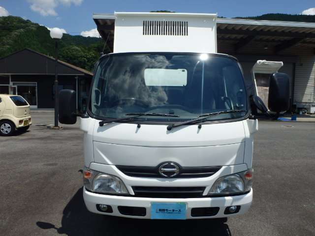 Hino Dutro 2