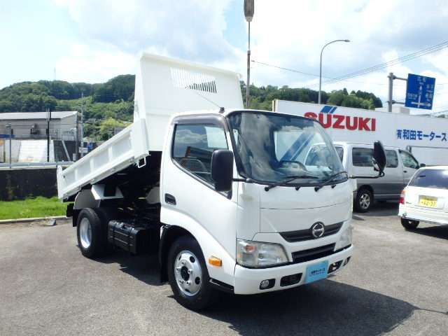 Hino Dutro 3