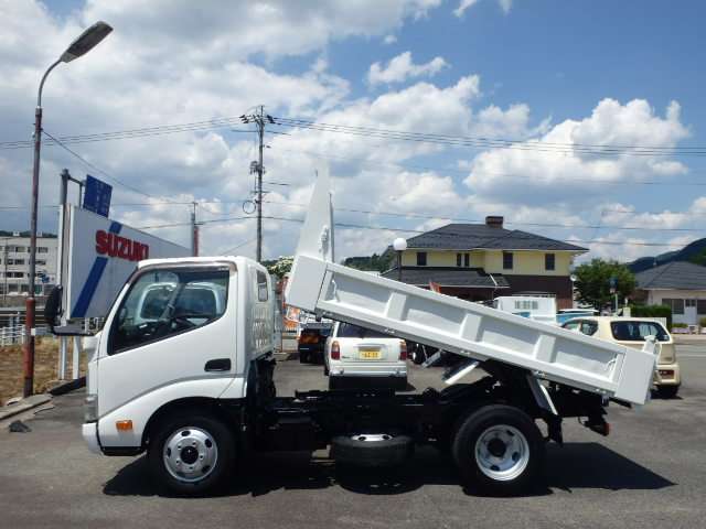 Hino Dutro 4