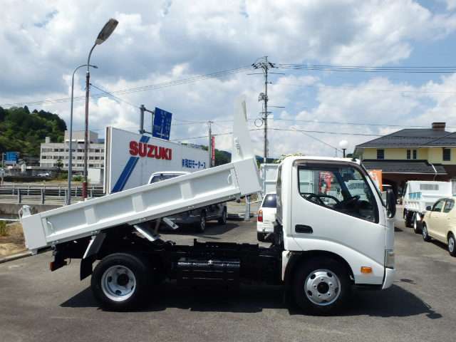 Hino Dutro 5