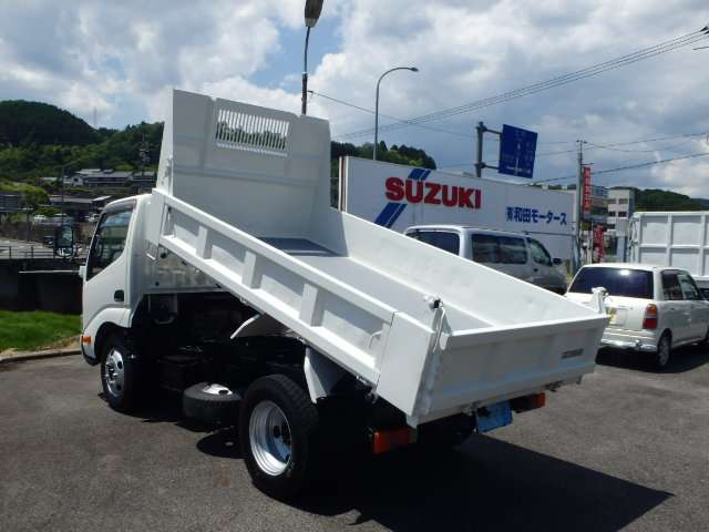 Hino Dutro 8