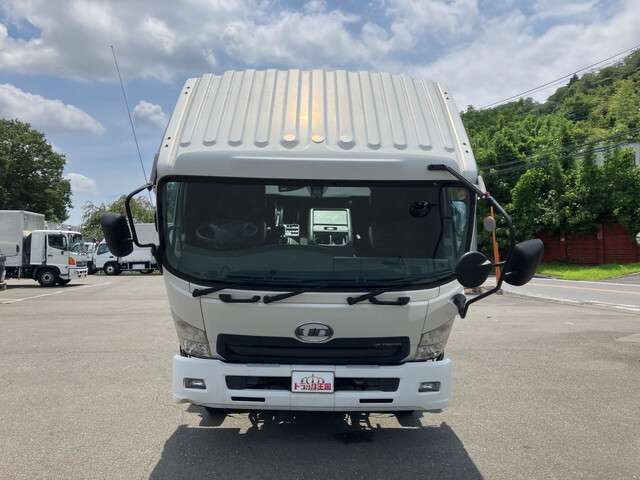 UD Trucks Condor 8