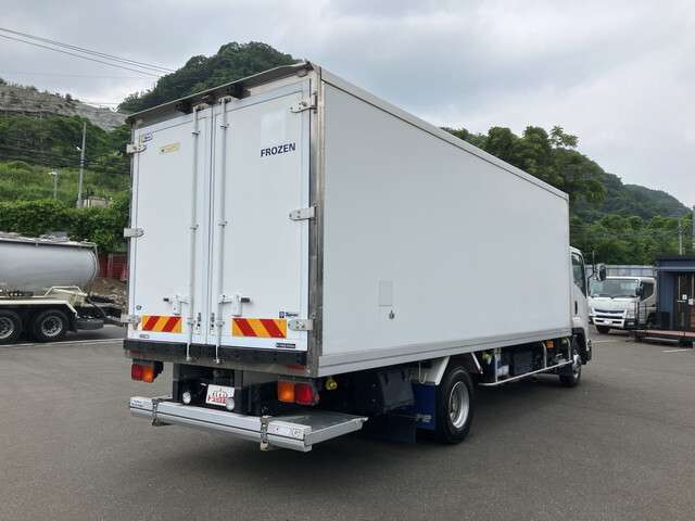 Isuzu Forward 2