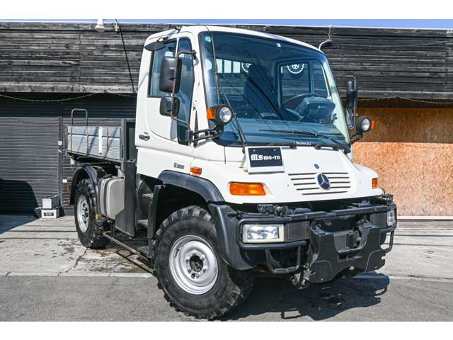 Mercedes-Benz Unimog 2