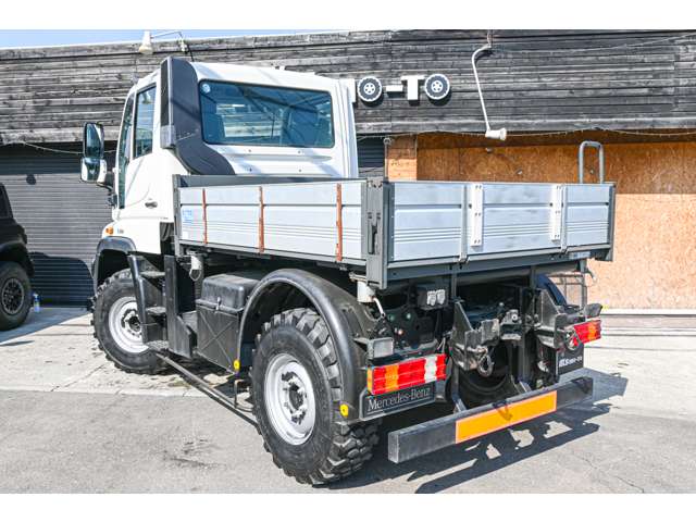 Mercedes-Benz Unimog 8