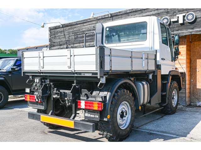 Mercedes-Benz Unimog 10