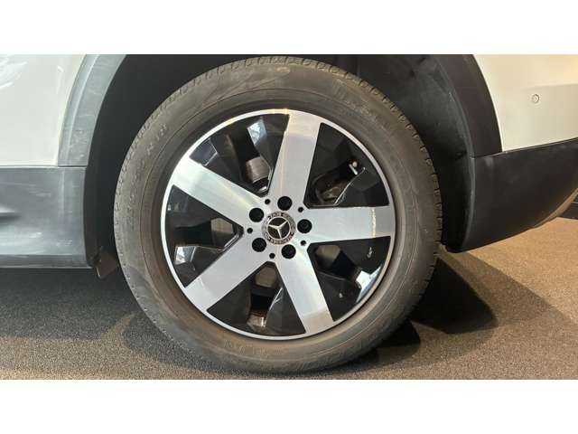 Mercedes-Benz GLB 4