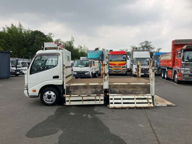Hino Dutro 6