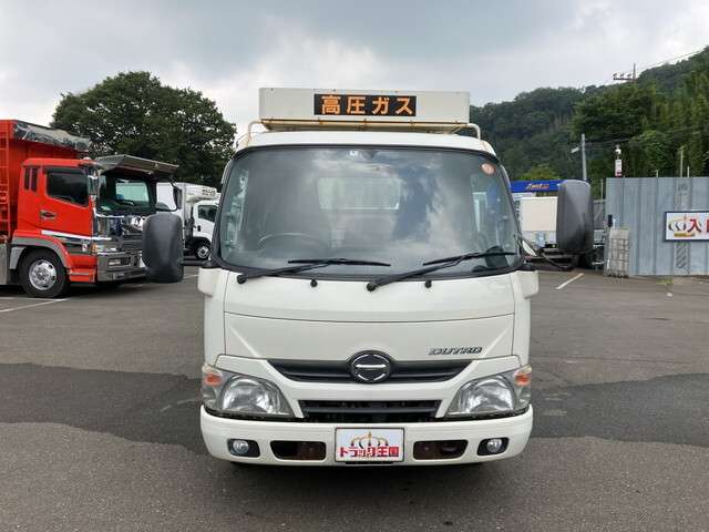 Hino Dutro 8
