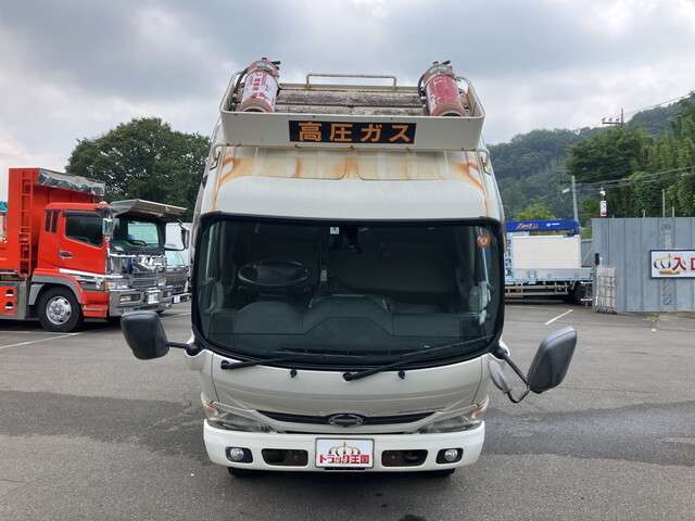 Hino Dutro 9