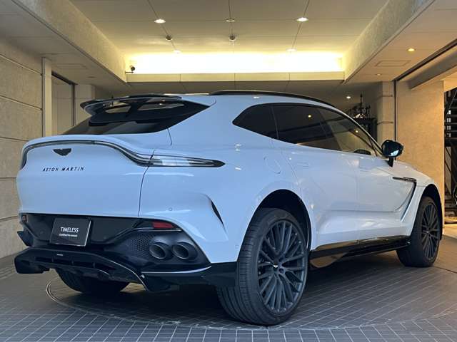 Aston Martin DBX 3