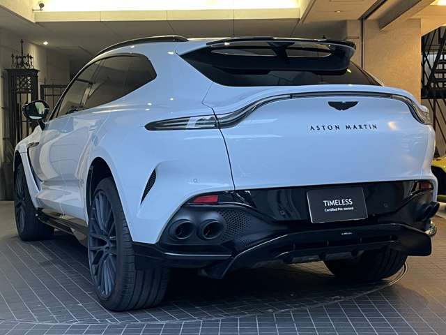 Aston Martin DBX 5